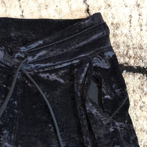 💙Lululemon Black Ready To Crush Velvet Joggers - Picture 6 of 13